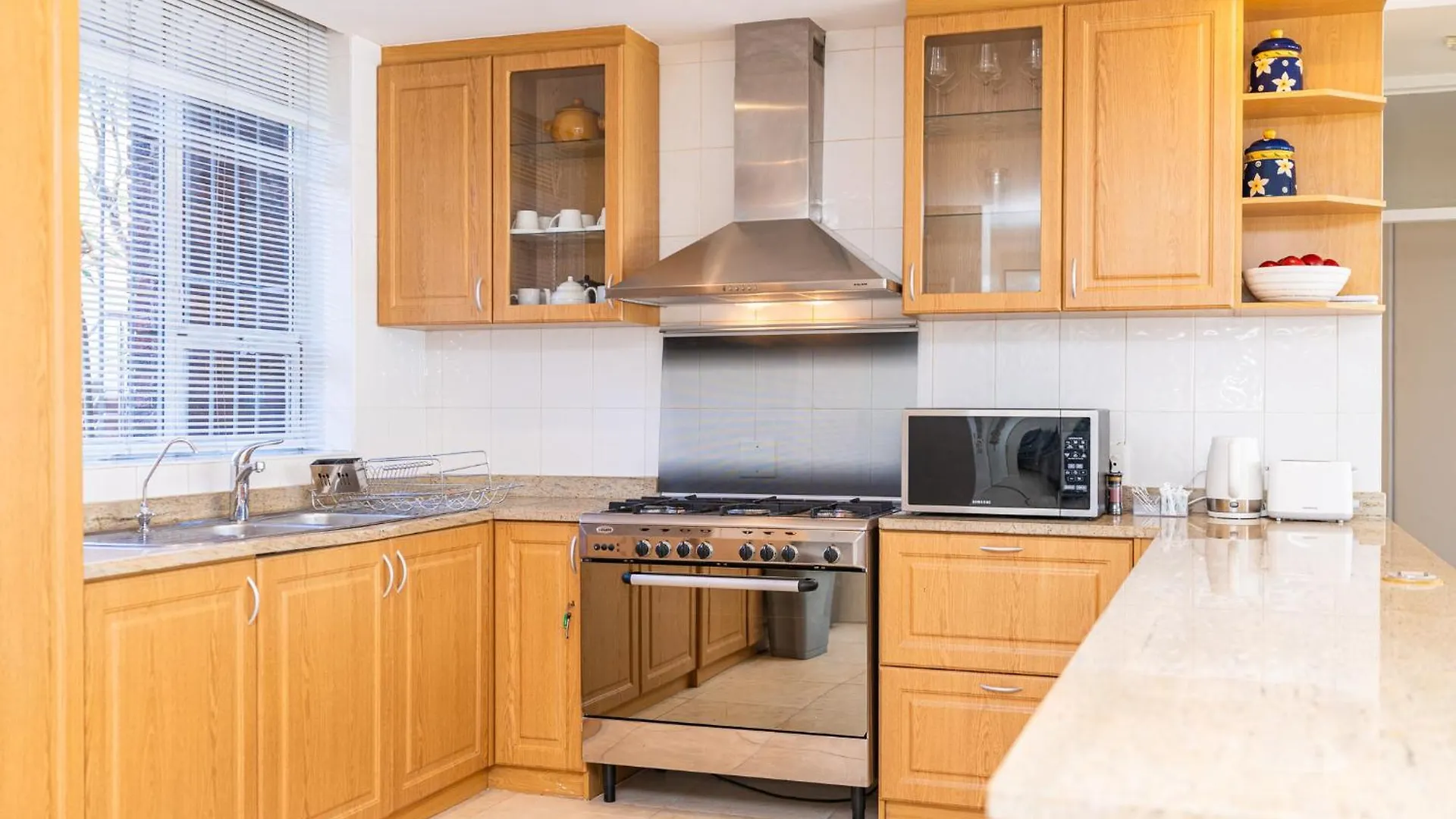 Camps Bay Beach Apartment With Jaccozi Città del Capo