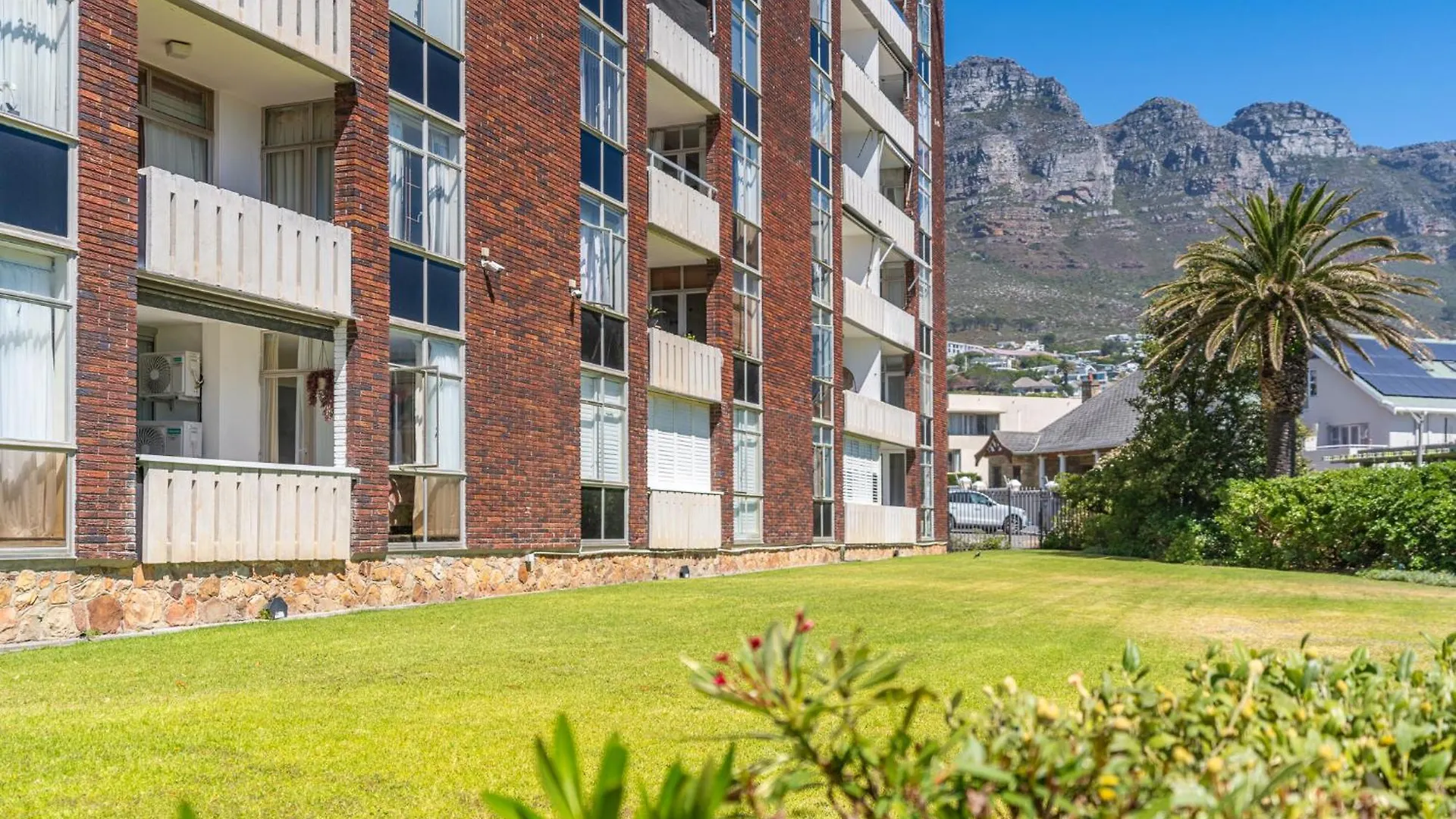 Camps Bay Beach Apartment With Jaccozi Città del Capo