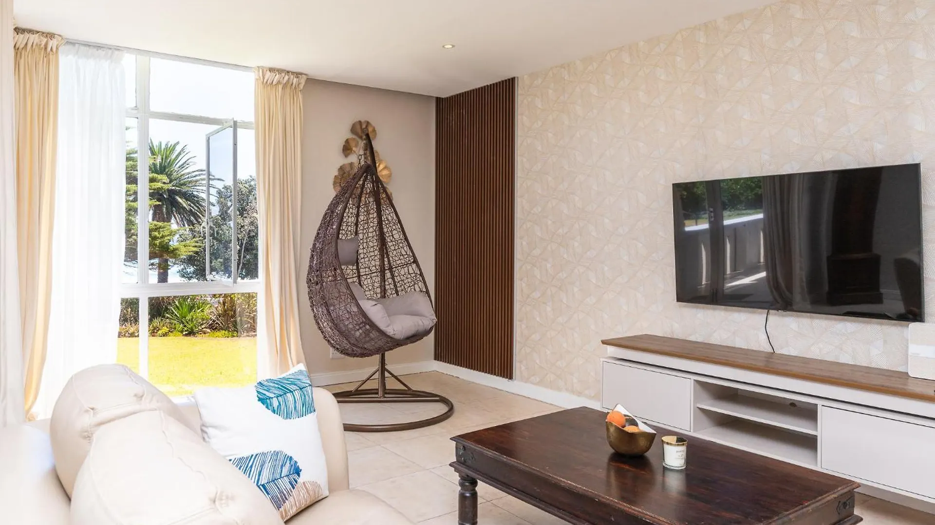 Camps Bay Beach Apartment With Jaccozi Città del Capo